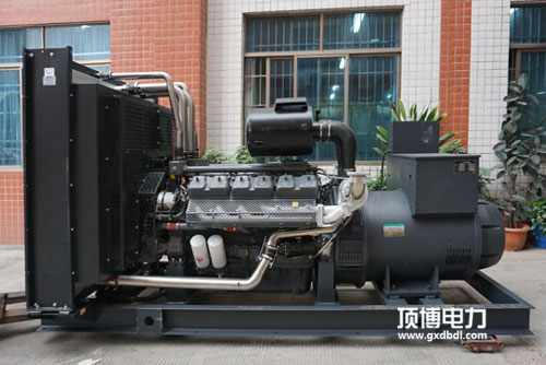 800KW無(wú)動(dòng)柴油發(fā)電機(jī)組選配科浦發(fā)電機(jī)深?？刂破骷夹g(shù)參數(shù)