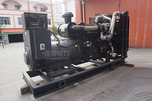 工業(yè)發(fā)電機(jī)組與家用選柴油發(fā)電機(jī)組還是天然氣、汽油