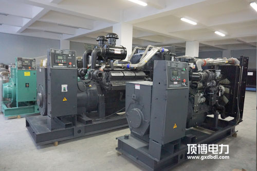 為什么大功率柴油發(fā)電機(jī)組選擇并聯(lián)？并聯(lián)有什么優(yōu)點